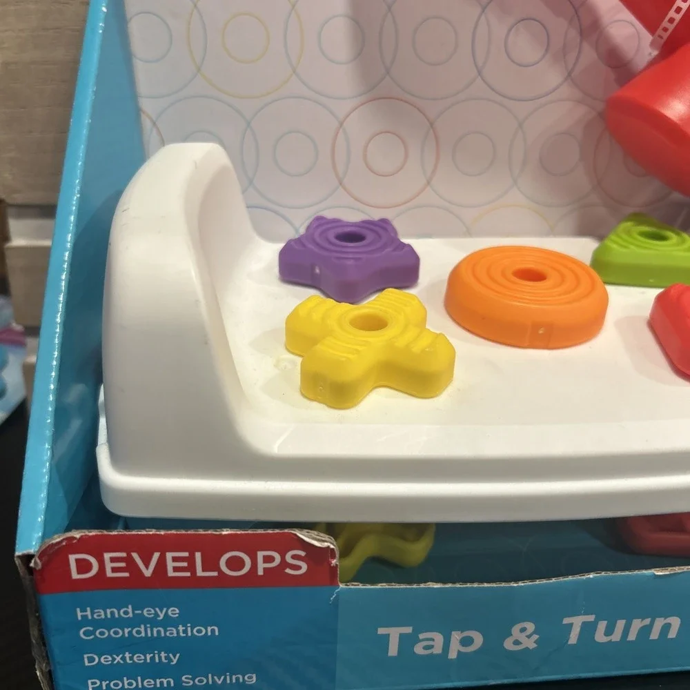 Fisher-Price Tap & Turn Bench Pretend Tools 2-Sided Toy for Infants and Toddlers